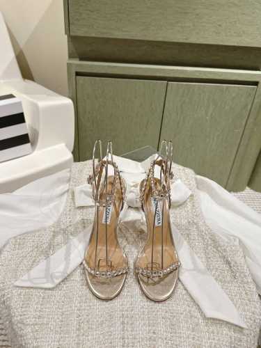 Aquazzur* 菠萝早春专柜新品仙女时装鞋系列，大量上新同步官网全系列均可定制龙年主打一个火爆，全网各大网红纷纷开秀，绝美的穿搭系列！ ★★★★★ 鞋面 烫