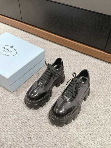 顶级品质 男+10 Prada Fw24 New Arrival～ P家2024秋冬厚底乐福鞋新品 经典的鞋型，鞋面拼接细节质感满满 简约百搭又不乏辨识度经典耐