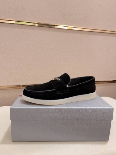 工厂价 高版本 新款prada 普拉达 高帮专柜同步上市， 新款男鞋、面料精选发防水科技布。头层牛皮内里。原版开模防滑橡胶大底，精美线条、简约大气，上脚舒服上挡