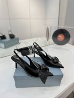 工厂p价 prada 普拉达 专柜走秀款尖头凉鞋 折纸款 高跟 早春走秀款 可以换银金标 鞋面 高定制开边珠面料 内里 进口水染羊皮 大底 原版意大利真皮大底