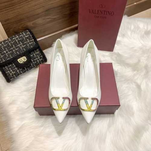 出厂 Valentino 华伦天奴经典款 水钻V扣尖头高跟鞋 彩钻细跟单鞋 跟高：8Cm 码数：34-42