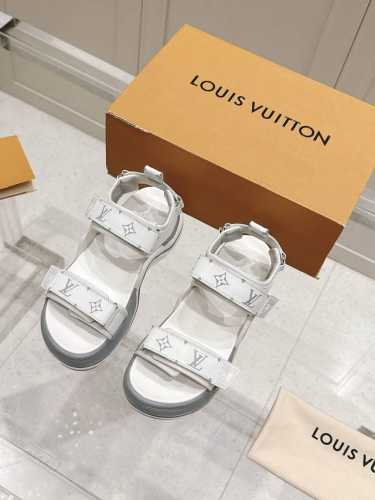 女款 Lv Archlight Sporty2025新款拱桥底魔术贴凉鞋！ 春夏秀场洋溢的骑行风潮，超大波浪形外底延续经典Lv Archlight系列精髓！外底