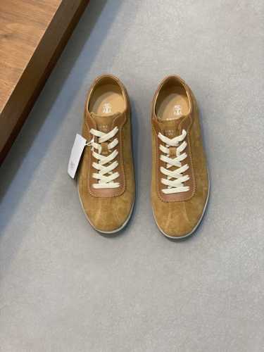 Brunello Cucinelli Bc 水洗绒面革胶底鞋 这款运动鞋采用水洗绒面革制成 撞色雾面小牛皮装饰鞋襟及鞋口 莞产精湛工艺制作 纤细修长的轮廓与复古