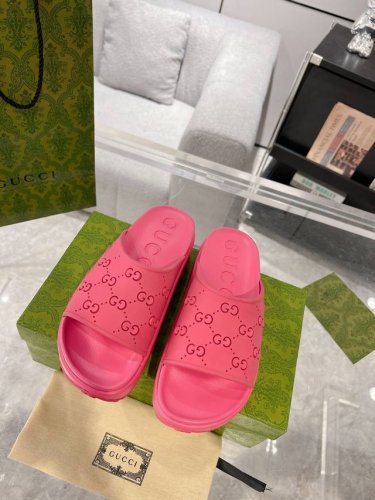 Gucci 23Ss 春夏单品 新款厚底沙滩情侣款拖鞋 拉腿增高神器 Yp一比一还原，所有细节 材质 舒适度 全部跟原版一样了 复刻度98%。底厚5Cm 女码：