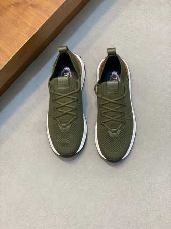 Tods男士休闲运动鞋 本款tod’S 运动鞋以新颖设计吸引眼球,橡胶豆豆尽显品牌传统元素。绒面皮革拼光滑皮革制成,拼缝织物，触感柔软,侧边饰以tod‘S 标识 - 点击图像关闭
