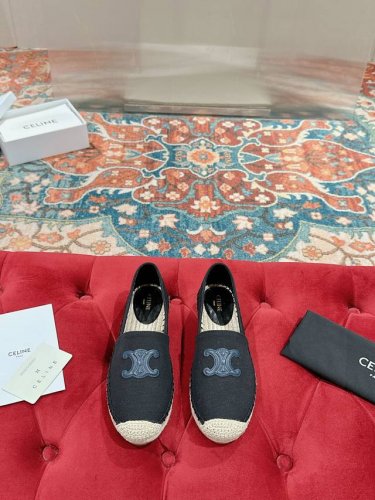 Celine 思琳夏新款爆款渔夫鞋 简约大气时髦，耐看不过时，是时尚圈永不退潮的经典所在，复古的渔夫鞋。 原版手工编织面，特定布面，水染羊皮内里和垫脚， 麻绳生