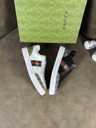 工厂p价 Gucci 古奇系列最 2025新款精心打造 引爆全场 不断创新的国际品牌 此款男士四季运动休闲鞋 原版版本 鞋面采用牛皮面料 皮垫脚真爆超轻防滑大底 - 点击图像关闭