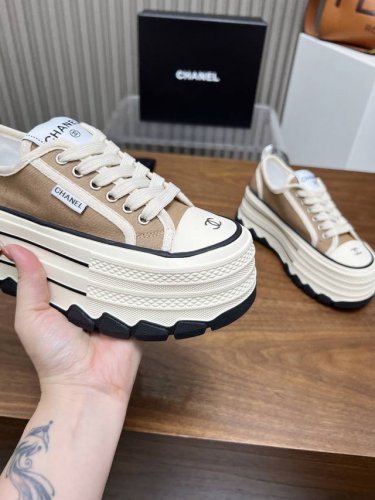 冲量价: 顶级版本 原单品质 chanel香奈儿 2025饼干鞋 专柜顶级休闲款运动鞋 这款经典设计 鞋面多种工艺的风格 大底却时尚运动 不平凡的拥入了多种配色