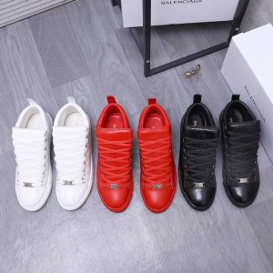 商品商标：Balencicga 巴黎世家 中帮休闲鞋 正码码数: 38-44 45.46定做不退换 商品材料：精选牛皮鞋面 羊皮内里 原版大底