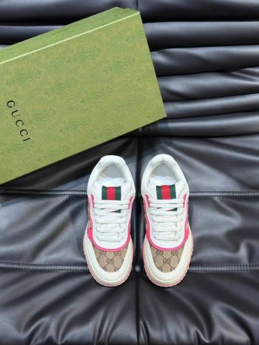 新款女鞋Gucci 最新鞋出货。原单品质 时尚潮流 采用特殊材料 内里网羊皮 全新包装。脚感超舒适，做工简直无可挑剔 码数:，女款，35-39