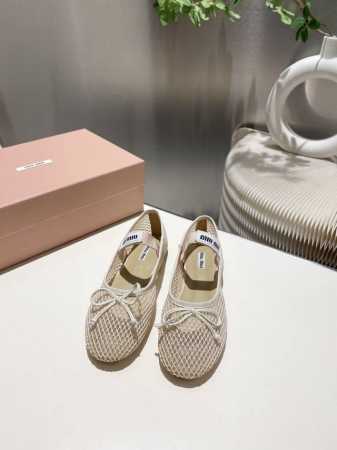出厂价p 顶级品质 Miu Miu2025春夏玛丽珍镂空平底单鞋 鞋面:进口网面 垫脚 内里:进口山羊皮. 意大利进口牛皮大底 size:35-39. 4码40 - 点击图像关闭