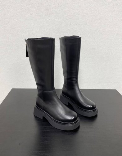 ASH SRPKY高品质全手工打造的顶级质感全牛皮长靴，实物比图片更加好看！从设计到制作，每一个细节都经过了精心打磨和考虑。采用超优质材料，手工缝制而成，穿上它