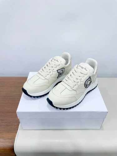 Dio* 迪奥 24ss 秋冬季新款 C’est系列 情侣款 厚底 休闲运动鞋原版购入开发 做货 这款 C‘est Dio*运动鞋设计醒目时尚 采用白色牛皮革等