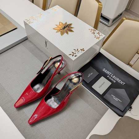 SAINT LAURENT ” SYL圣罗兰 顶级版本25SS众明星网红追捧的三角锥体细高跟，电镀金跟穆勒拖鞋。SYL 2025官方VIP 贵宾版金花磁铁盒 认 - 点击图像关闭
