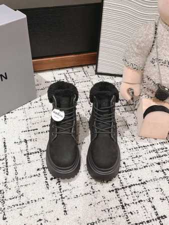 顶级品质 hogan fw 24 new arrival～ 霍根2024秋冬新款羊羔毛雪地靴 鞋面磨砂牛皮，内里皮毛一体、保暖又时髦～ 发泡材质鞋底 轻盈舒适， - 点击图像关闭