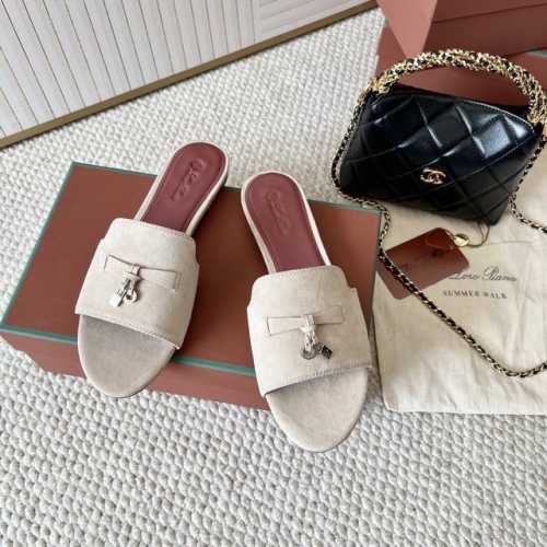 平底 粗跟 代购级 Loro piana Summer Charms Ser LP女士凉鞋拖鞋这款绒面羊皮革凉鞋搭配饰有Loro Piana My Charms