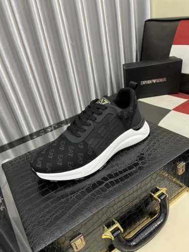 出厂价pp： 阿玛尼Armani* 最新爆款休闲鞋，顶端品牌奢侈～代购，顶级～质量。鞋面選用进口透气牛皮搭配材质透气羊皮垫脚 精细做工。原版个性时尚柔软橡膠耐磨