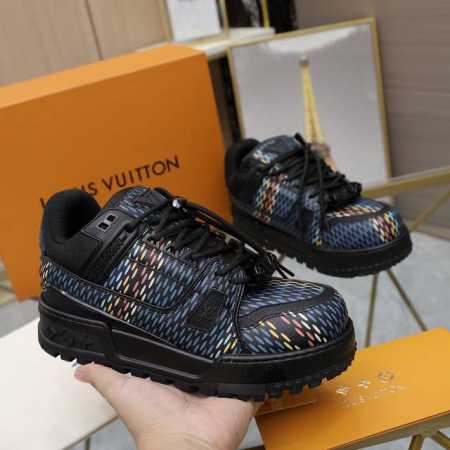 顶级品质 L家：米兰展走秀爆款，原版1：1开发复刻顶级 版本！侧边！ 鞋面进口丝绸牛皮，饰有品牌logo标志，原牌网布垫脚+内里，脚感超舒适。特供原版双色底流行 - 点击图像关闭