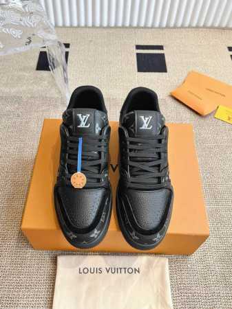 520Louisvuittonlv 路易威登Traine 走秀情侣M款Trainer 大底和面料私模 绝对下血本费心思的一款鞋子 自Vifgil到来之后而设计的 - 点击图像关闭