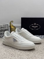 出厂价P 实价 高端精品-普拉达~男鞋官网经典最新款上市了1：1复制，香港专柜同步，走秀同台；全部采用磨砂牛皮进口柔软舒适羊皮内里、特质大底原版1:1防滑耐磨；