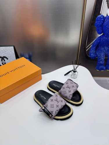 橙子出厂价p louis Vuitton 路易威登 Lv新配色 休闲魔术贴拖鞋 平底凉拖 情侣款 专柜同步更新 鞋面采用独一无二的驴家独特面料 面料轻盈透气 超