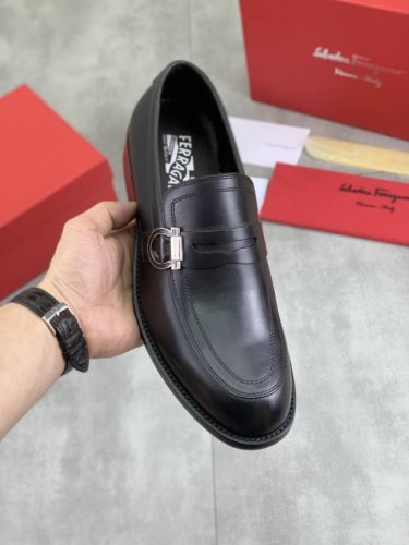 工厂p价p 实价 水染牛里 Salvatore Ferragamo 菲拉格慕 男士最新款休闲商务皮鞋 同步上市 面料采用专用进口原版荔枝纹小牛皮 内里采用进口水
