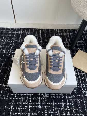 代购级 Brunello Cucinelli 24ss最新 Bc 系带 羊毛休闲鞋 鞋面进口麂皮 进口牛皮 内里进口羊毛 0.5mm圆形冲孔设计 透气不闷脚 独 - 点击图像关闭