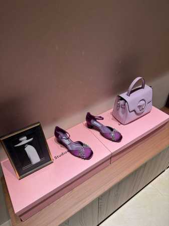 Jimmy Choo｜周仰杰25Ss早春新品水钻粗跟中空凉鞋 Jc家永恒经典之作 简约设计 满满的少女风 既摩登又复古的味道 鞋面采用原版定制真丝 内里进口混种 - 点击图像关闭