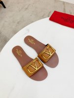 华伦天奴经典款，颜色更新---出厂价pp，皮面 --垃菲草200 p