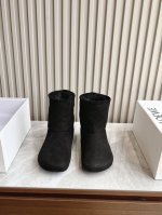 出厂 独家顶级 LOEWE呆萌雪地靴系列 皮毛一体 最新款雪地靴 正品购入开发 完美复刻 设计师推出探索时尚界对于原创与挪用的概念、以全新系列致敬传承与经典 来