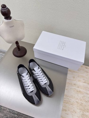 男女款 复古做旧 新德讯 Mm6 Maison Margiela 男10 高丝光牛反绒皮原版布料水染牛皮 大热时尚风格 黑旧 Mm6 Maison Margie