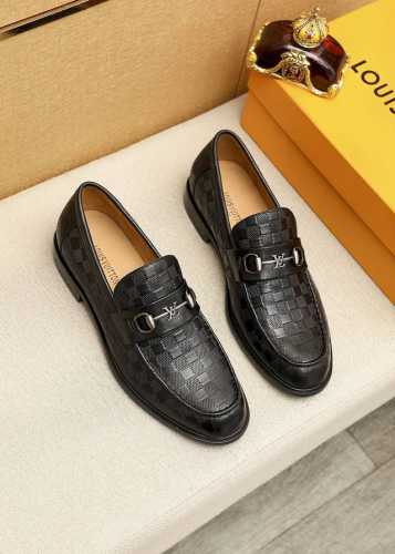 商品商标：LOUIS VUITTON 路易威登 休闲皮鞋 正码码数: 38-44 45.46订制 商品材料：精选 进口头层牛皮压花鞋面+奢华五金扣，进口头层牛皮