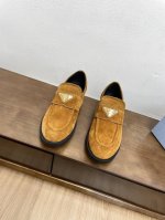 顶级版本Prada普拉达 24ss 秋冬新款三角标平底乐福鞋 时尚休闲乐福鞋 独到味道，人人都爱也轻松驾驭 每年都会爆.还有就是百搭经典的鞋楦，足以征服你，穿上