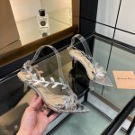 gianvito rossi 2025新款凉鞋顶级版本代购品质这双尖头高跟漆皮树叶装饰女鞋，简直是我的心头爱！尖头的造型精致又时尚，尽显女性魅力。漆皮的材质光亮