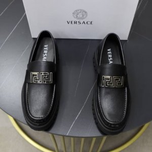 品牌：VERSACE 范思哲 标准码：男码38-44 45定做 等级：原单品质 材料：原版牛皮 牛皮内里 耐磨轻便柔软大底 款式类别：男士时尚套脚 商务休闲皮鞋