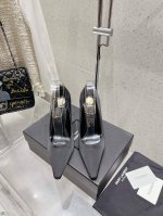 390 Saint Laurent 圣罗兰 Ysl 新款尖头高跟凉鞋拖鞋 原版套楦 顶级品质 鞋面：进口真丝烫钻 垫脚：进口羊皮里 五金：原版开模定制 大底：真