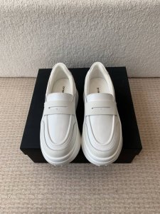 dymonlatry 小众潮牌 25Ss爆款推荐 复古 厚底 松糕鞋 时髦精每年必关注的鞋履品牌，它家设计总能让你勇于突破和创新 无论日常休闲还是机能感混搭，这