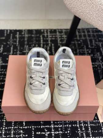 代购级 全新升级原版开模 Miumiu 缪缪 25Ss 春夏新款 饼干鞋 阿甘鞋休闲运动鞋 Miumiu最新爆款 前卫大胆的设计，Miu Miu风格融于此款厚底 - 点击图像关闭