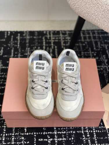 代购级 全新升级原版开模 Miumiu 缪缪 25Ss 春夏新款 饼干鞋 阿甘鞋休闲运动鞋 Miumiu最新爆款 前卫大胆的设计，Miu Miu风格融于此款厚底