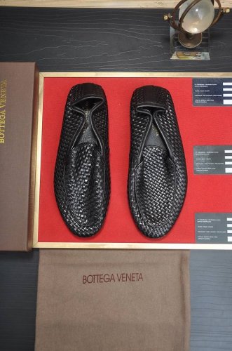 出厂价P Botteg Venetta Bv 钱包鞋 独家新款 官网新款 鞋面以上乘的顶级小牛皮制作 细腻的手感 流淌奢华的质感 为精致男士量身制作 铸就高贵气