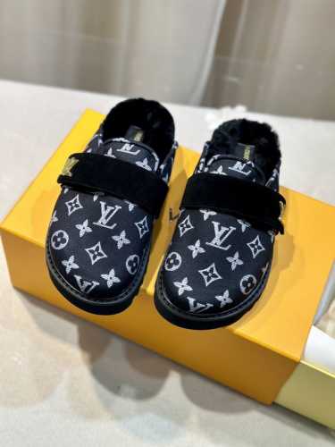 情侣款 系列款拖鞋 半包拖 louisvuitt on fw。new arrival～ L v aspen 水台拖鞋 L家2024秋冬勃肯毛拖鞋新品 经典mon