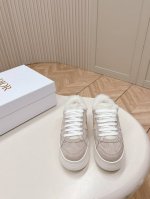 皮里 毛里 Dior迪奥2024新款松糕鞋厚底休闲鞋 这款Dior Star运动鞋延续经久不衰的轮廓，采用牛皮革精心制作，所以上脚会特别的舒服哦 饰以同色调绒面