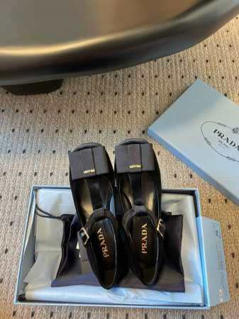 Prad*普拉达 25年早春新款粗跟单鞋女鞋圆头蝴蝶结玛丽珍 经典时尚配色 毫不费力的优雅风来袭 时髦 精致绝美包头 外穿时尚气质简约新款日常拖鞋美出高级感，上 - 点击图像关闭