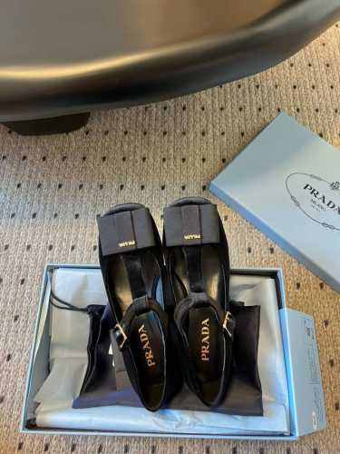 Prad*普拉达 25年早春新款粗跟单鞋女鞋圆头蝴蝶结玛丽珍 经典时尚配色 毫不费力的优雅风来袭 时髦 精致绝美包头 外穿时尚气质简约新款日常拖鞋美出高级感，上