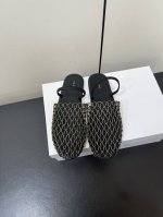 therow 25新色 透气网纱仙女凉拖鞋 没有花里胡哨或者幼稚感的设计 是最简单的款式 整体设计干练秀气又舒适 它家鞋子主打简洁舒适 所以每次他家出新款，都必
