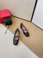 VALENTINO华伦天奴经典2025春夏VLOGO SIGNATURE蝴蝶结圆头单鞋鞋型线条流畅.版型超赞上脚舒适.增高.显瘦.拉长腿部线条独家顶级版 ZP开