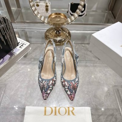 出厂 Dior迪奥尖头高跟凉鞋 迪奥 Dior 25春夏季新款编织 电绣重工艺制作 顶级版 上脚舒适透气 清凉 穿出不一样的风格 材质：进口编织 码数：34-4