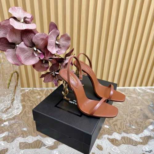 YSL 圣罗兰 SS2024夏季新品 走秀款高跟凉鞋 2024全新春夏系列后带方扣高跟凉鞋 ！ 尖头高跟拖鞋淡淡的夏日里怎么少得了一双仙女鞋 各种小裙子搭配起来