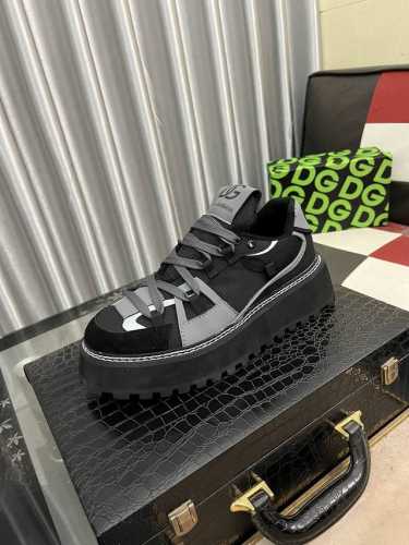Dolce&GabbanaDG高端男士运动休闲鞋。顶级专柜原单货。 原版进口牛皮 多种材质拼接设计进口牛皮内里 牛皮垫脚原版TPR弹力大底。 Size：35-