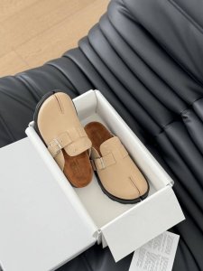 maisonmargiela 马吉拉 Mm6 勃肯拖鞋 勃肯拖新款来袭！太香了，靓丽多彩少女感扑面而来！ 不容错过的时尚单品 简单又有格调的美 跑量扛把子，分趾